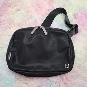 Lululemon Everywhere Belt Bag 2L